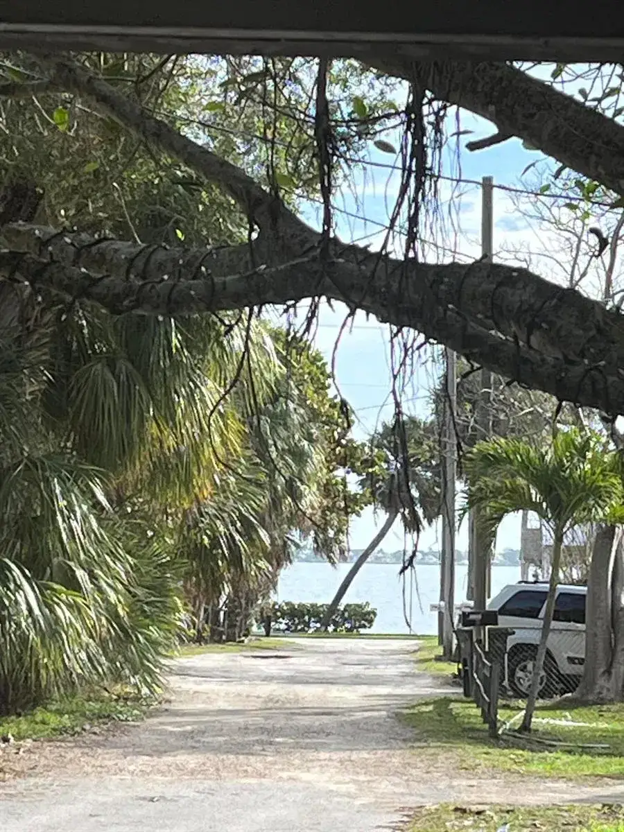 2172 NE Poinciana Terrace, Jensen Beach FL 34957