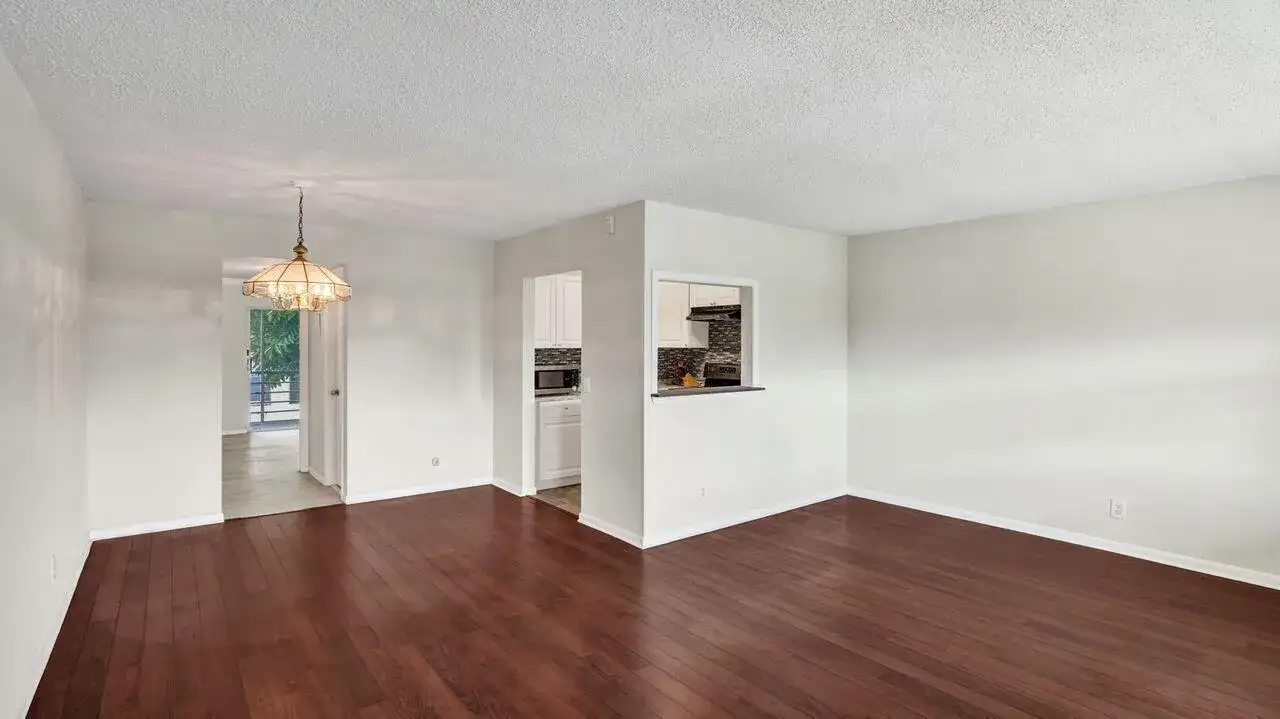 118 Sheffield E, West Palm Beach FL 33417 photo 2