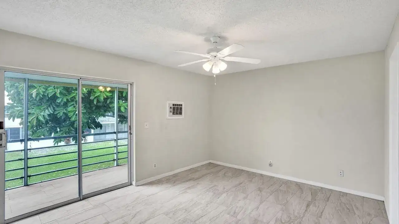 118 Sheffield E, West Palm Beach FL 33417 photo 3
