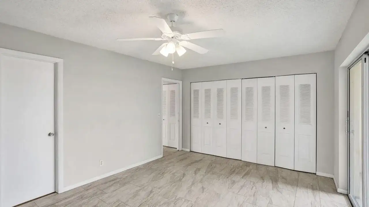 118 Sheffield E, West Palm Beach FL 33417 photo 4