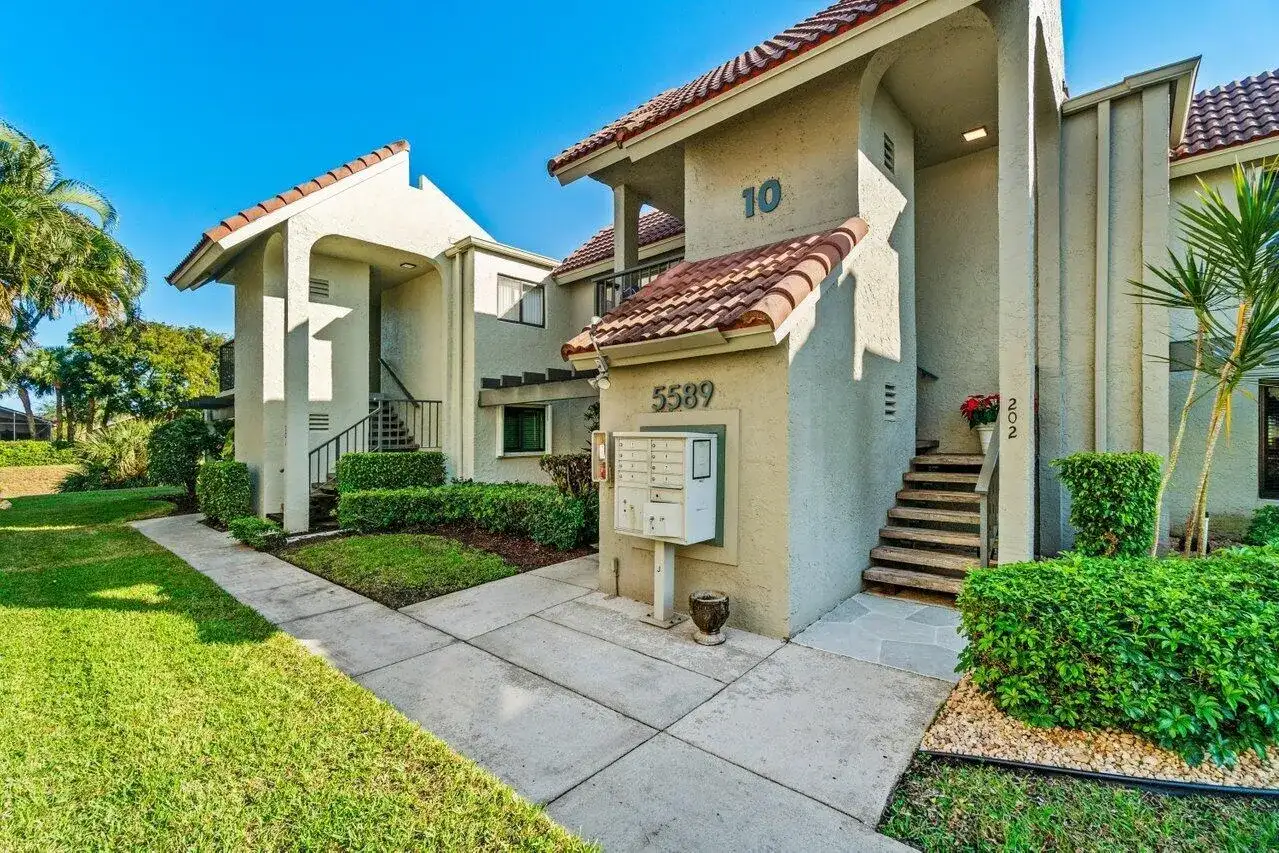 5589 Fairway Park Drive # 202, Boynton Beach FL 33437 photo 2