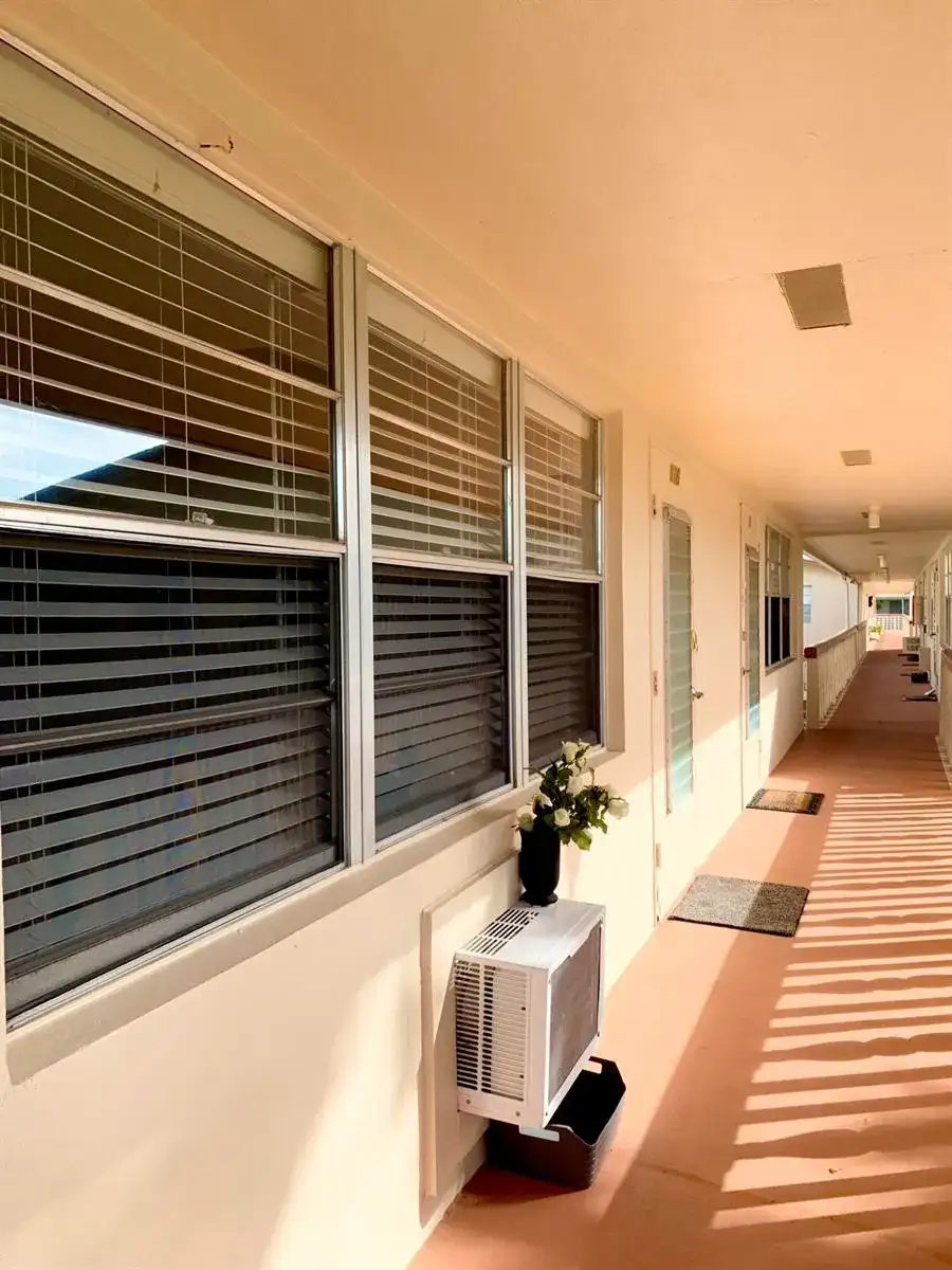 116 Canterbury E, West Palm Beach FL 33417 photo 3