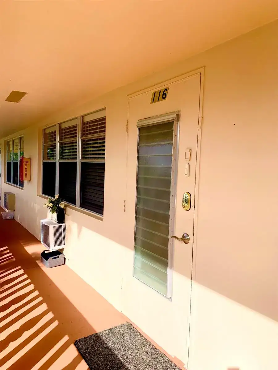 116 Canterbury E, West Palm Beach FL 33417 photo 4