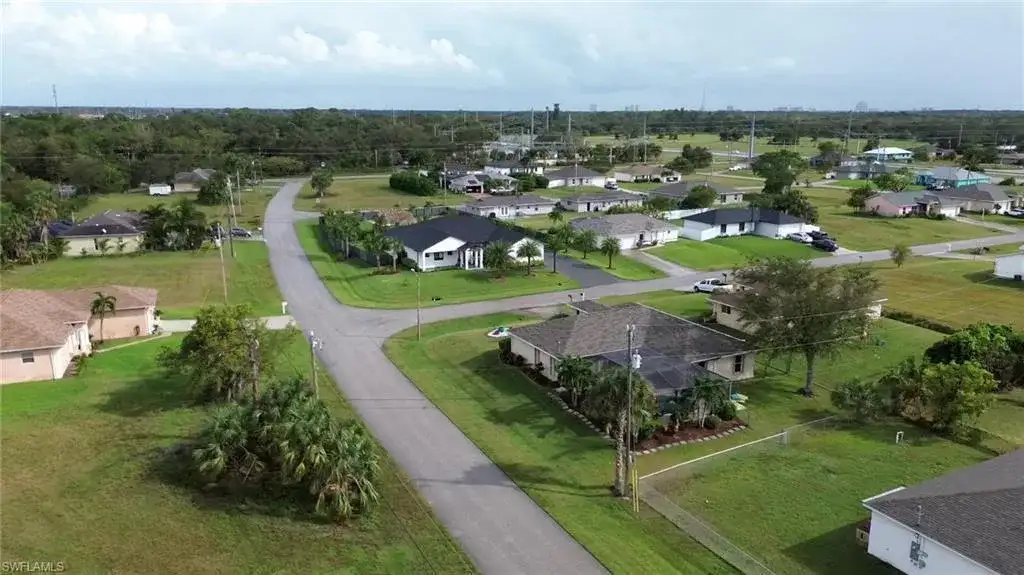 2221 NE 25th Terrace, Cape Coral FL 33909 photo 2