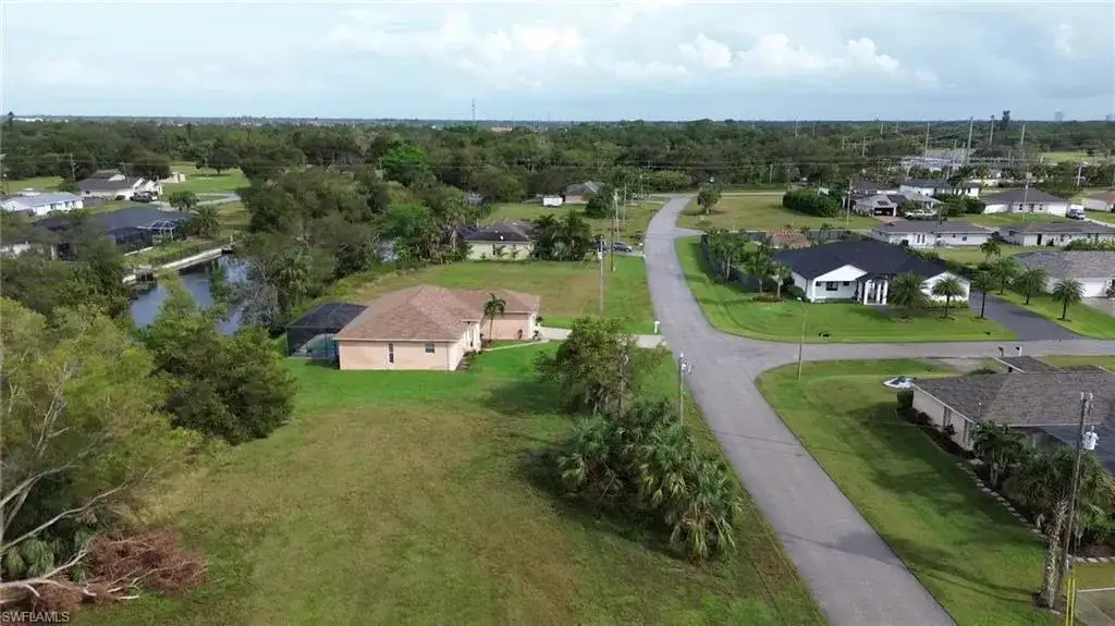 2221 NE 25th Terrace, Cape Coral FL 33909 photo 3