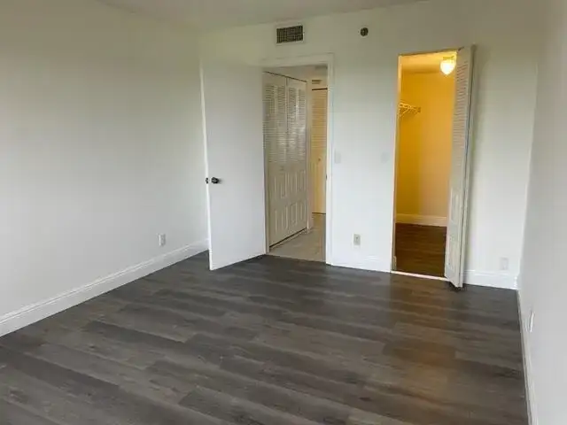 4640 Lucerne Lakes Boulevard W # 605, Lake Worth FL 33467 photo 2