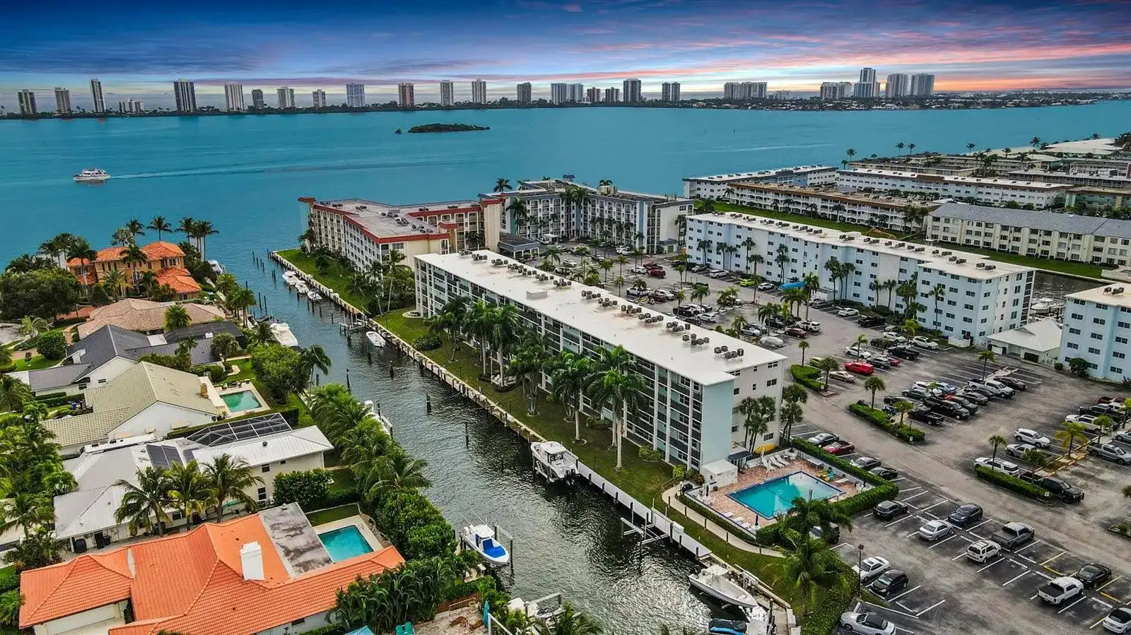 109 Paradise Harbour Boulevard # 409, North Palm Beach FL 33408
