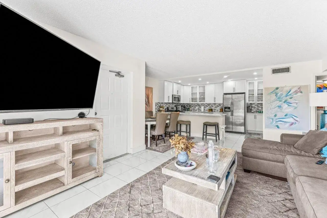 1006 Green Pine Boulevard # F1, West Palm Beach FL 33409 photo 2