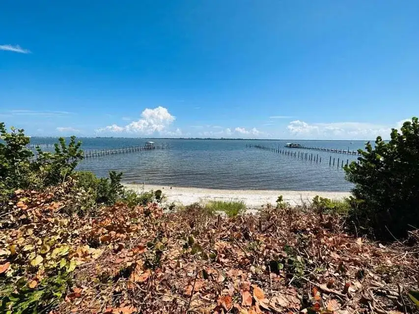 1811 S Indian River Drive, Fort Pierce FL 34950 photo 2