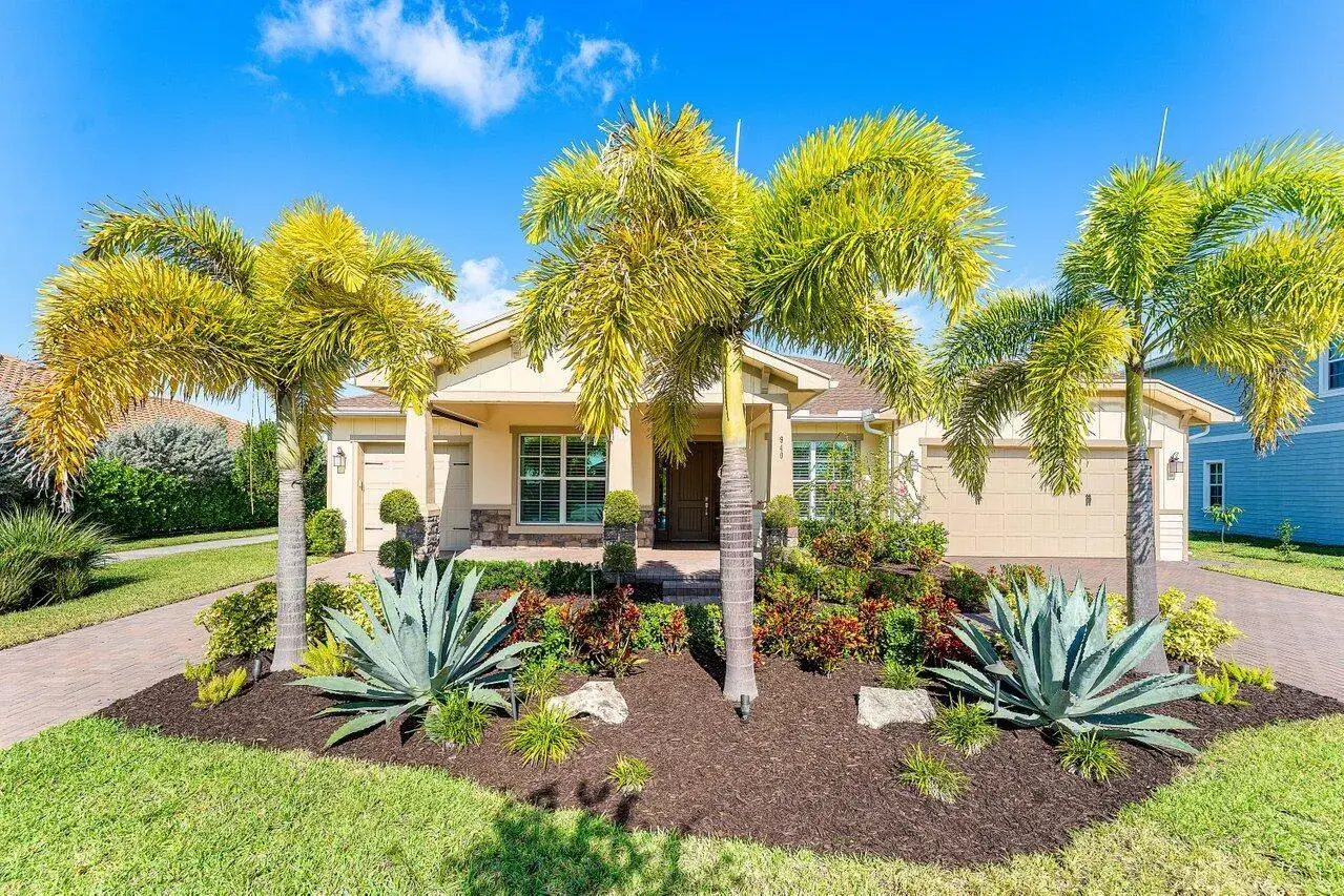 940 Hookline Circle, Loxahatchee FL 33470