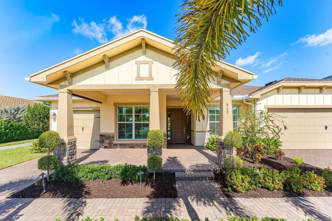 940 Hookline Circle, Loxahatchee FL 33470