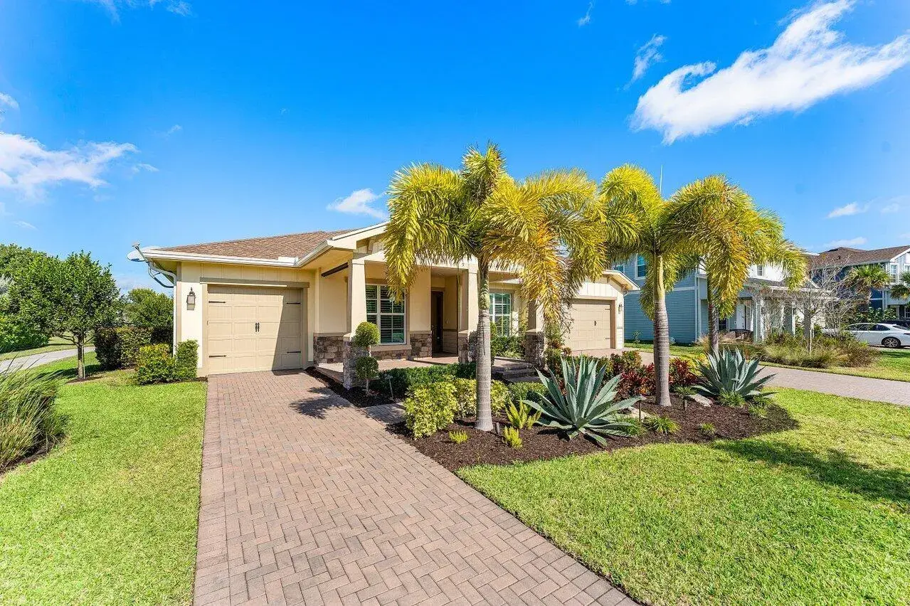 940 Hookline Circle, Loxahatchee FL 33470