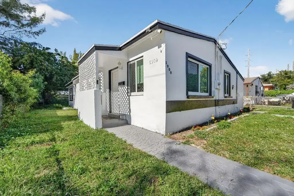 5909 Pinewood Avenue, West Palm Beach FL 33407 photo 5