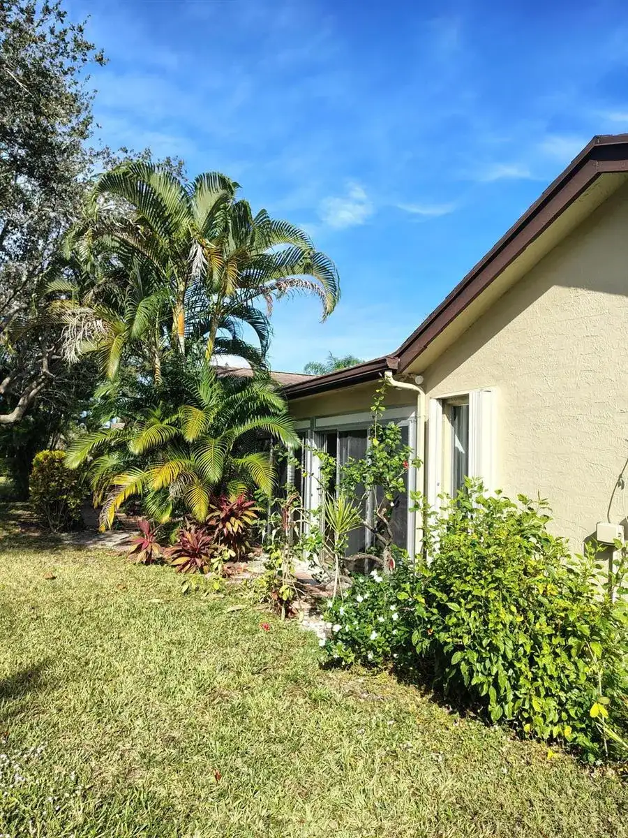 125 Ramblewood Circle, Royal Palm Beach FL 33411 photo 2