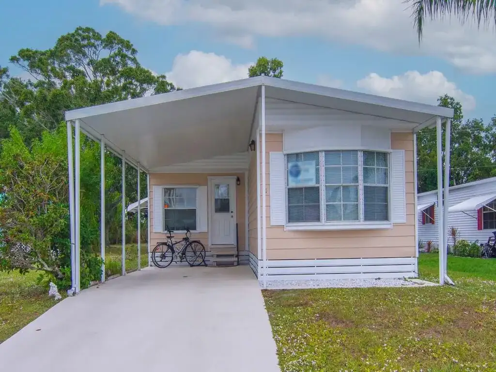 61 E Caribbean, Port St. Lucie FL 34952 photo 5