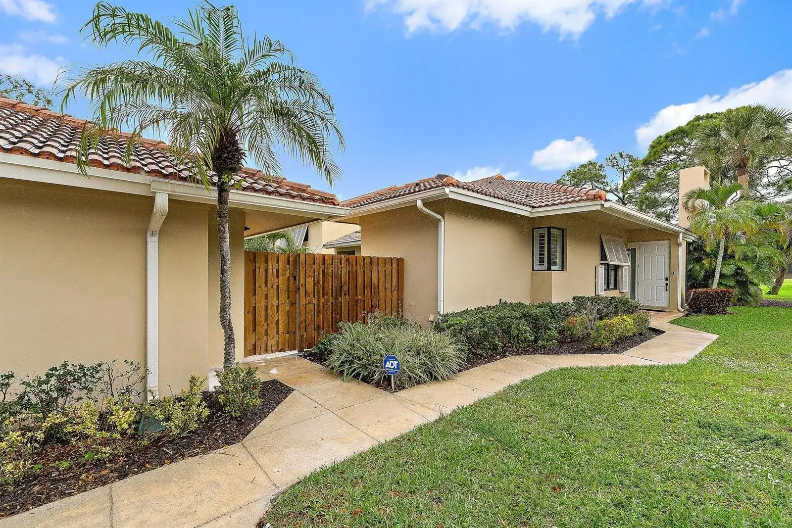150 Old Meadow Way, Palm Beach Gardens FL 33418 photo 2