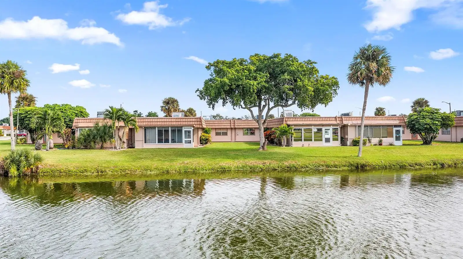 341 Seville O, Delray Beach FL 33446 photo 2