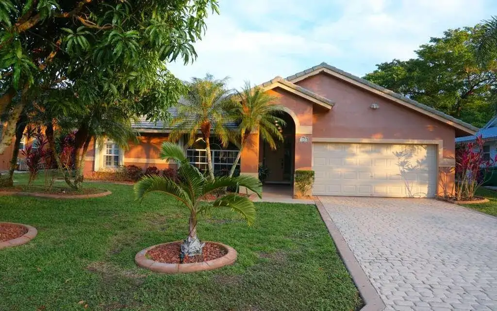 4555 NW 88 Terrace, Coral Springs FL 33065 photo 3