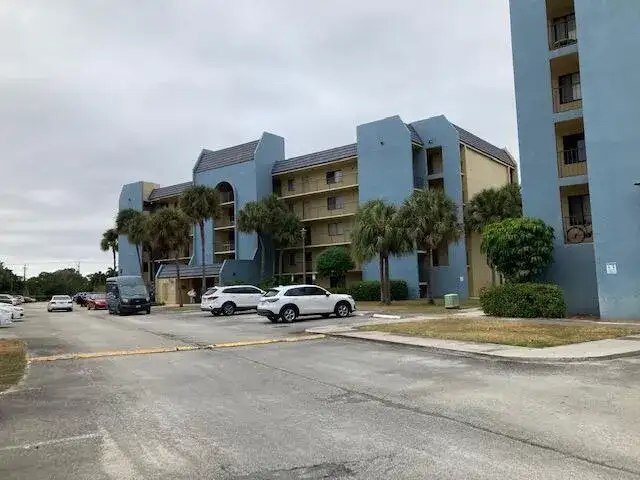 2820 Tennis Club Drive # 401, West Palm Beach FL 33417 photo 2