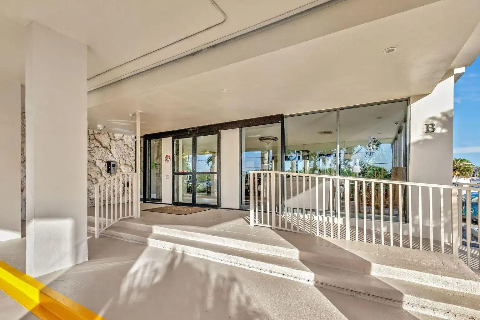 5480 N Ocean Drive, Singer Island FL 33404 photo 5