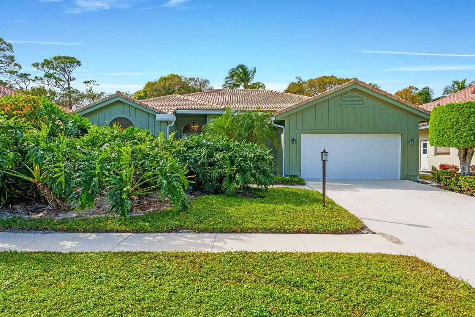 9055 Cypress Hollow Drive, Palm Beach Gardens FL 33418 photo 3