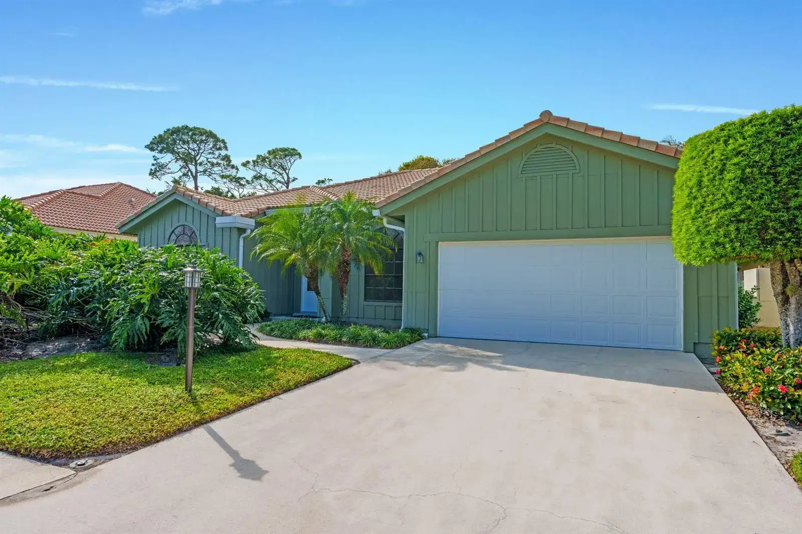 9055 Cypress Hollow Drive, Palm Beach Gardens FL 33418 photo 4