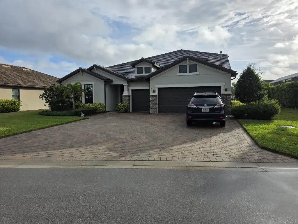 527 SE Vallarta Drive, Port St. Lucie FL 34984