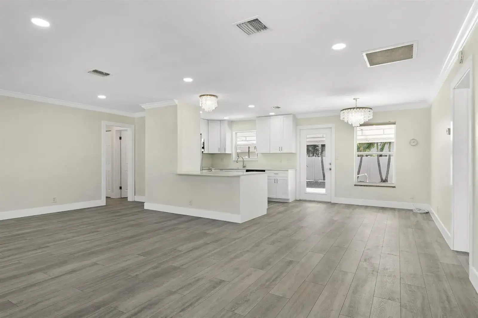 912 SE 8th Court, Deerfield Beach FL 33441 photo 4
