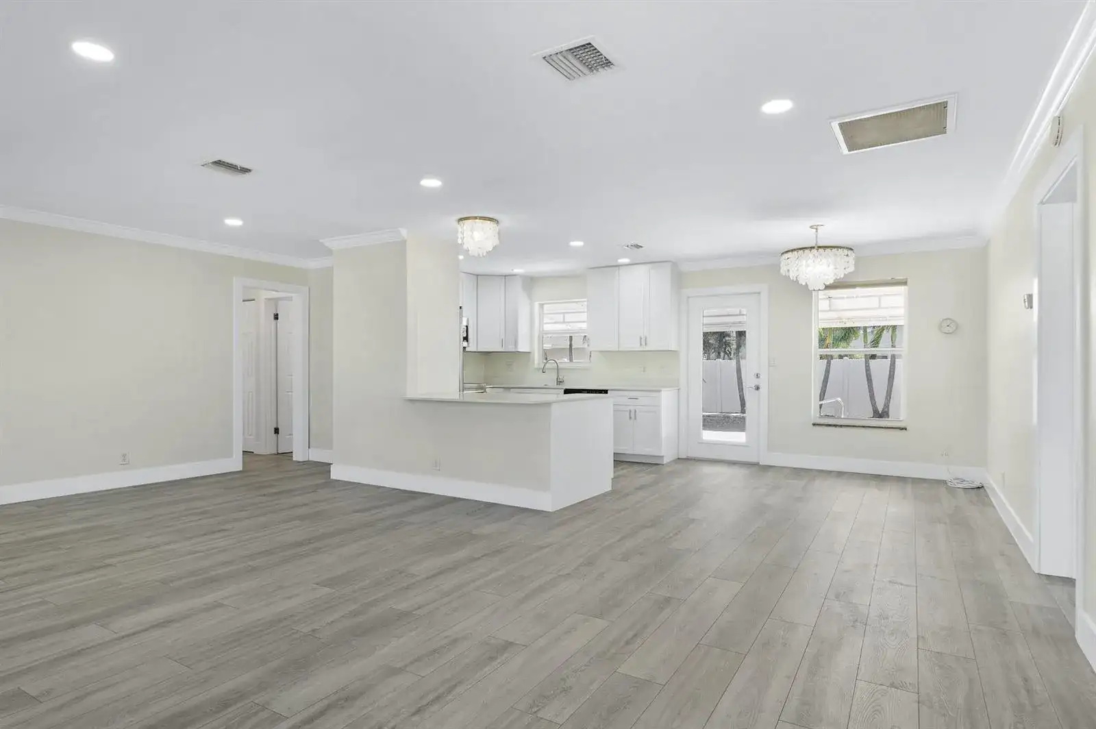 912 SE 8th Court, Deerfield Beach FL 33441 photo 5