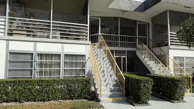 100 Stratford H, West Palm Beach FL 33417 photo 2