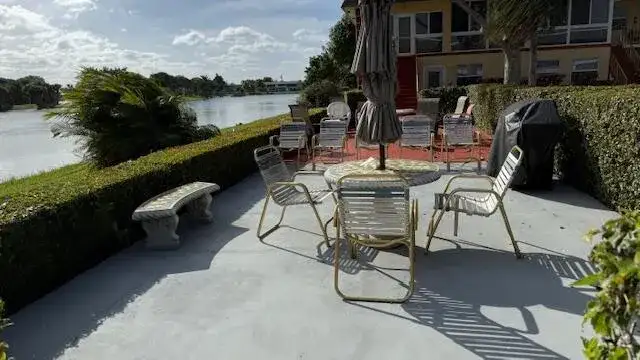 100 Stratford H, West Palm Beach FL 33417 photo 3
