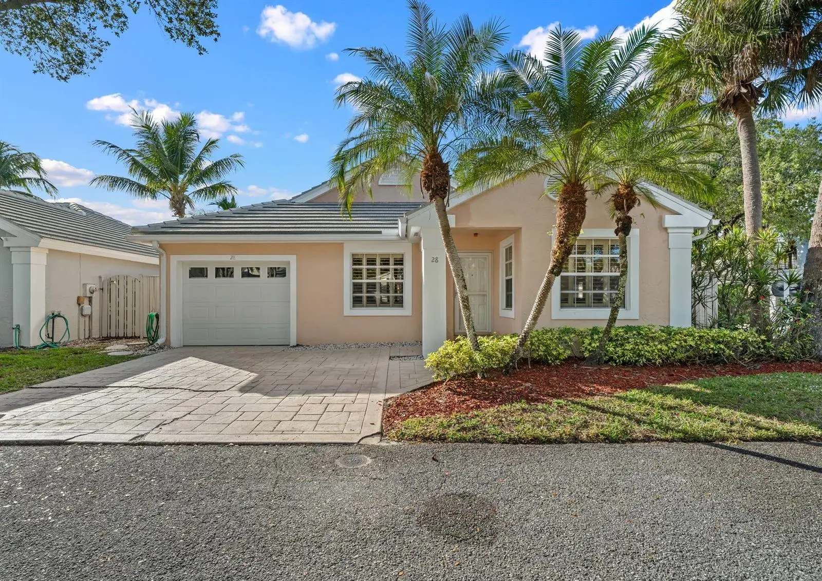 28 Governors Court, Palm Beach Gardens FL 33418 photo 2