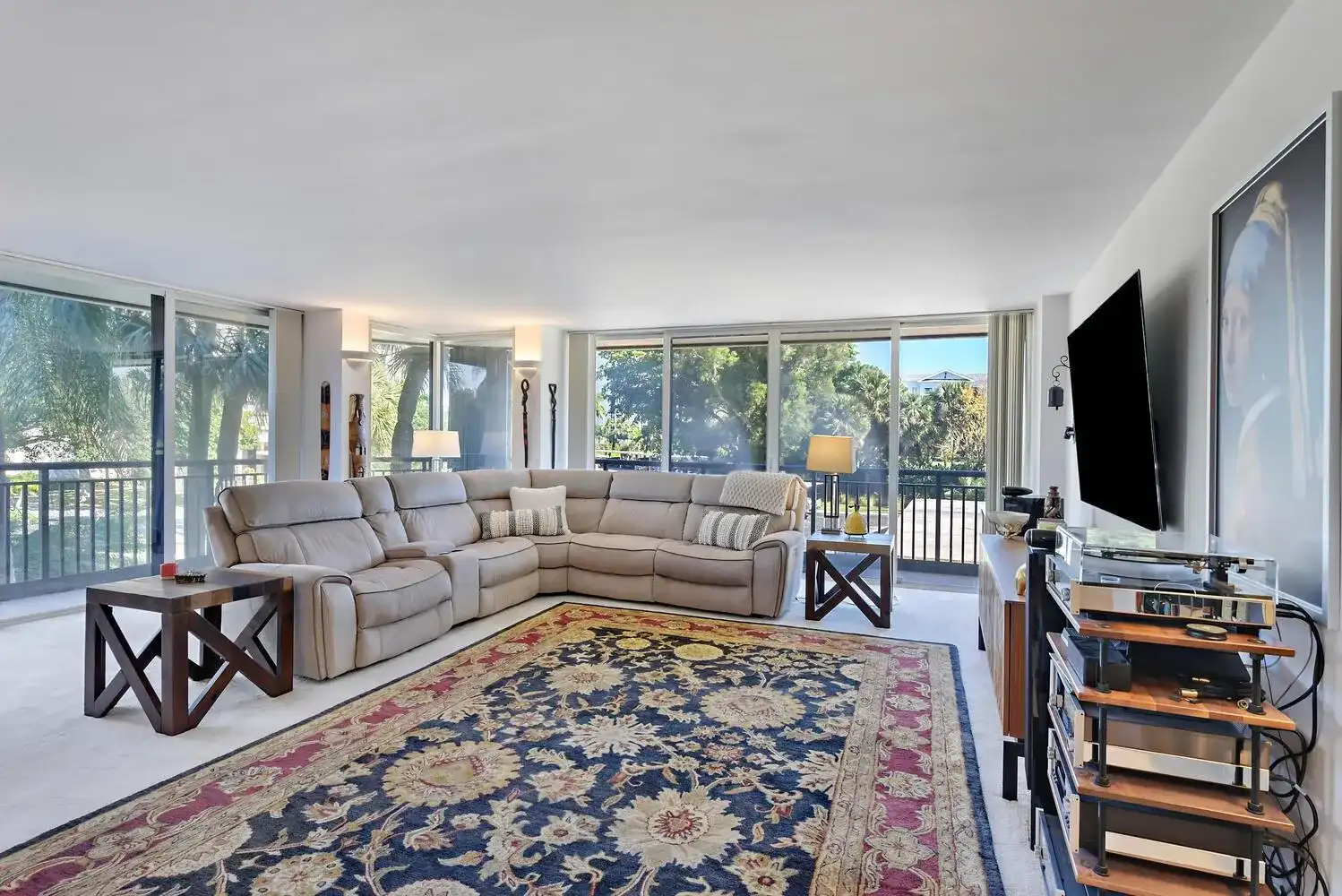 2427 Presidential Way # 204, West Palm Beach FL 33401