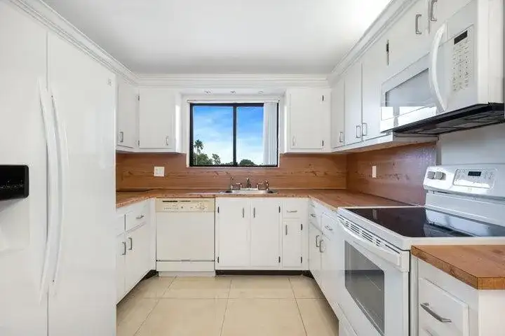 7770 Tahiti Lane # 405, Lake Worth FL 33467 photo 2