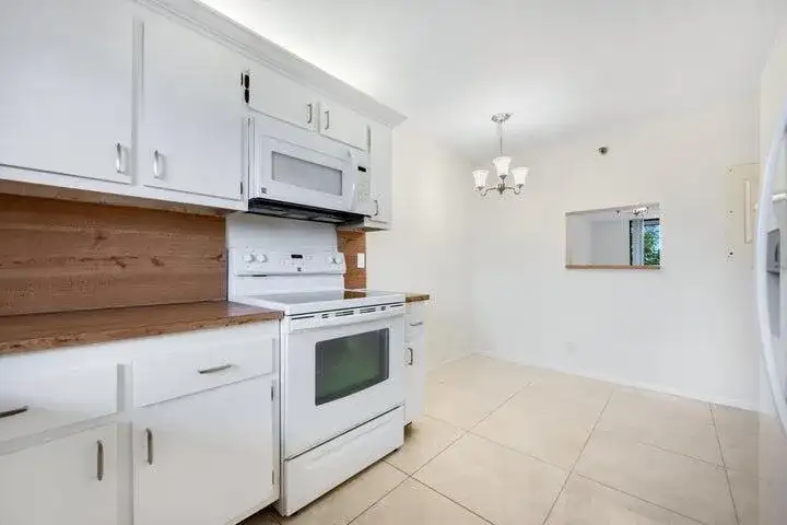 7770 Tahiti Lane # 405, Lake Worth FL 33467 photo 3
