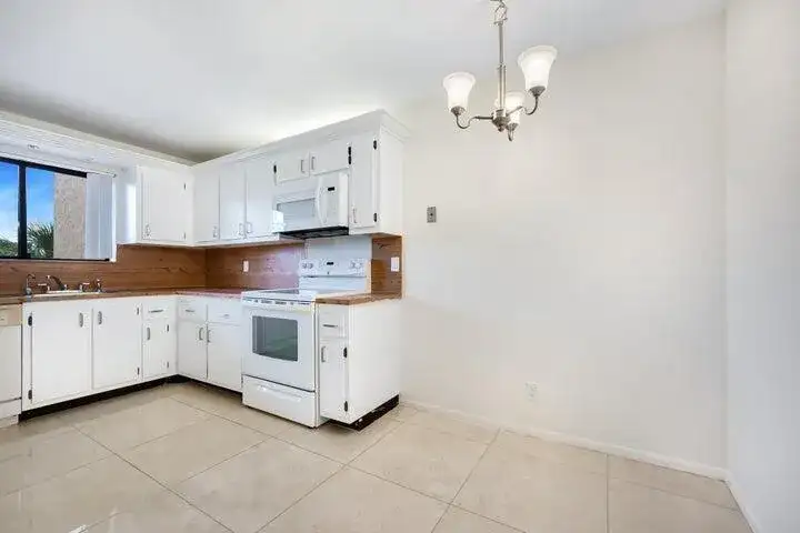 7770 Tahiti Lane # 405, Lake Worth FL 33467 photo 5
