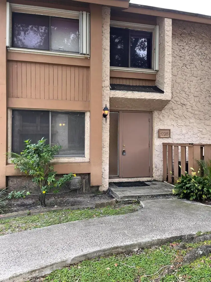 208 Wimbledon Lake Drive # 208, Plantation FL 33324