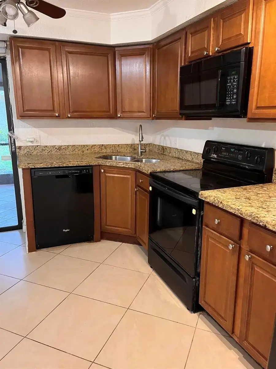 208 Wimbledon Lake Drive # 208, Plantation FL 33324 photo 4