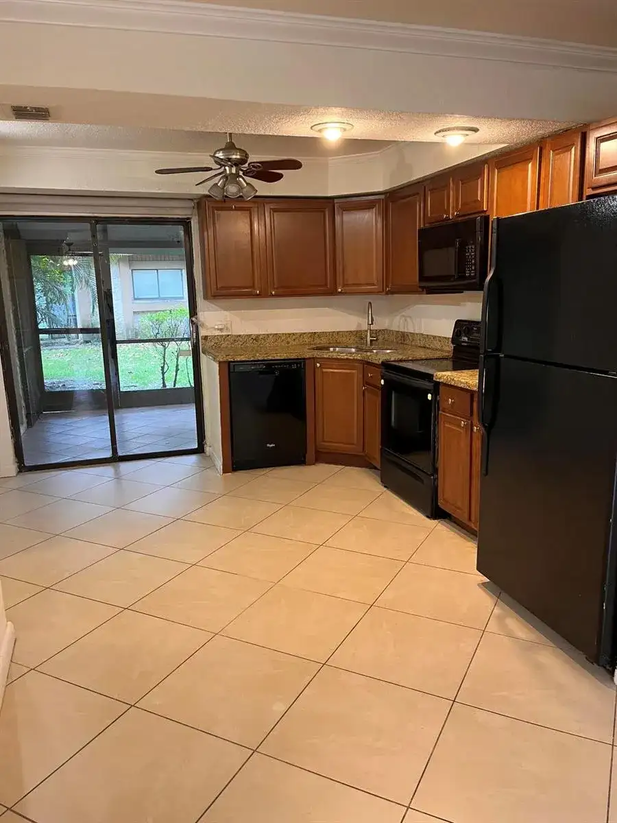 208 Wimbledon Lake Drive # 208, Plantation FL 33324 photo 5