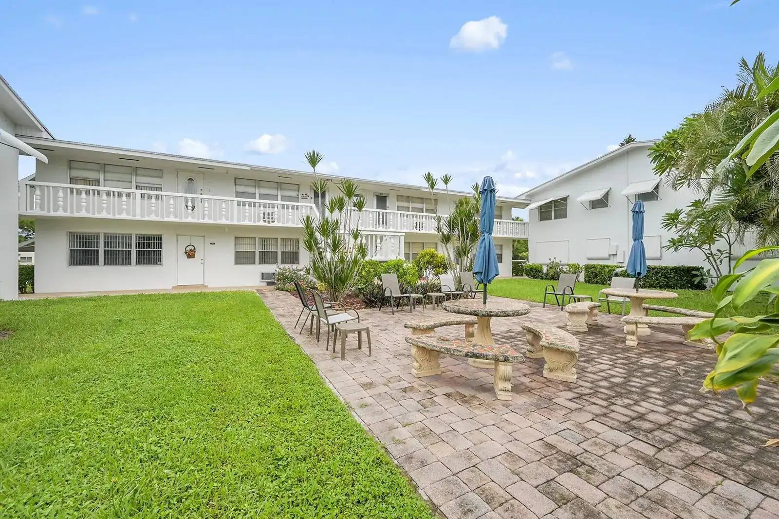 312 Sheffield M, West Palm Beach FL 33417 photo 2
