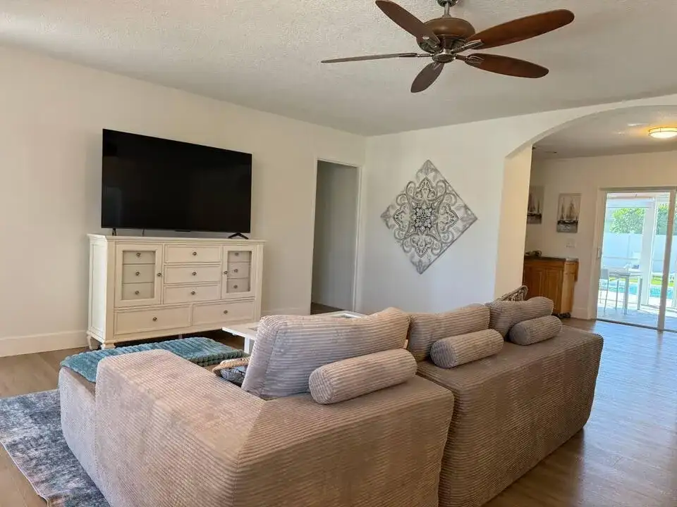 516 E Whitney Drive, Jupiter FL 33458 photo 3