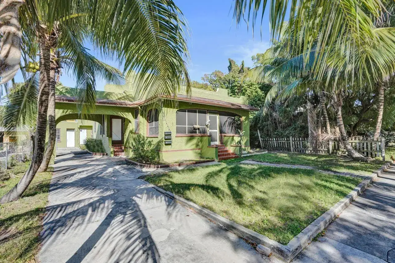 627 30th Street, West Palm Beach FL 33407 photo 2