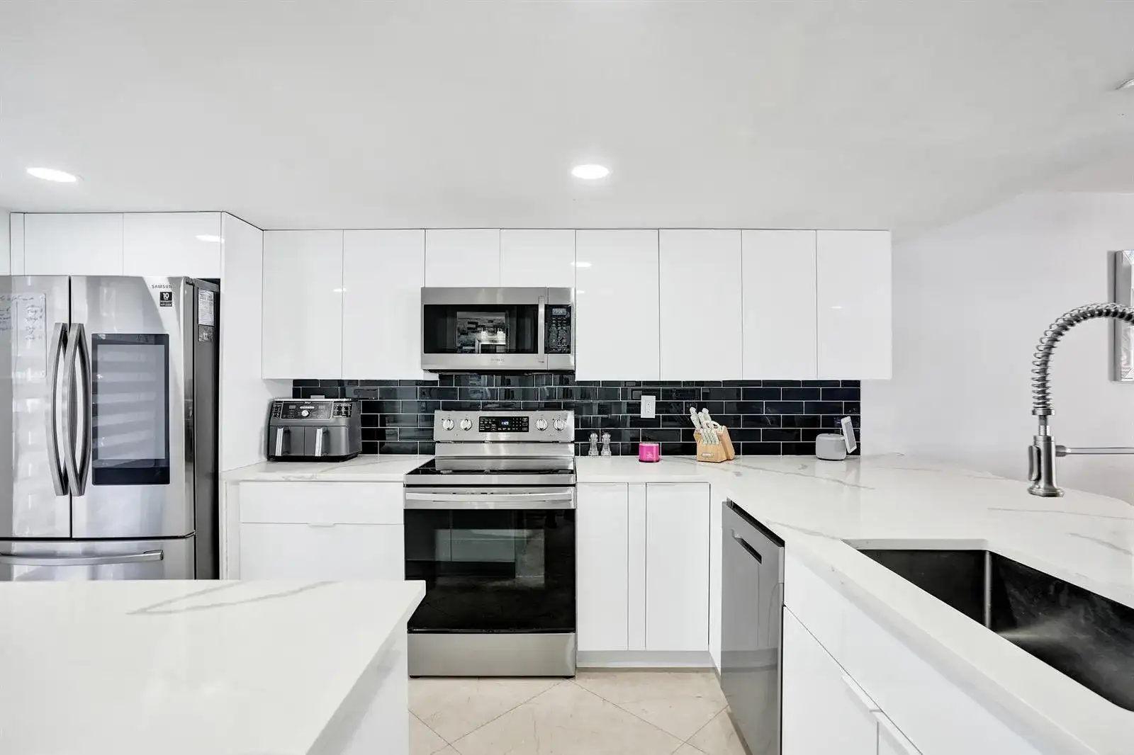868 Crystal Lake Drive, Deerfield Beach FL 33064 photo 4