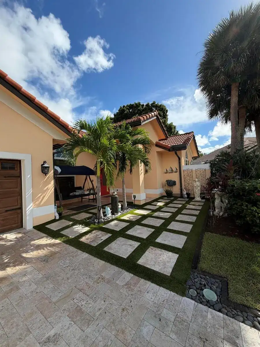 9050 Cypress Hollow Drive, Palm Beach Gardens FL 33418 photo 4