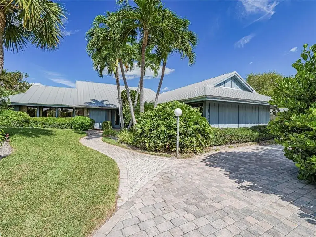 1330 Shorewinds Lane, Vero Beach FL 32963