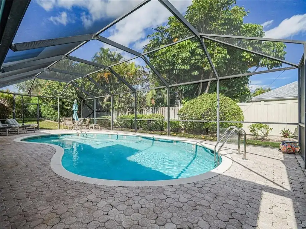 1330 Shorewinds Lane, Vero Beach FL 32963 photo 2
