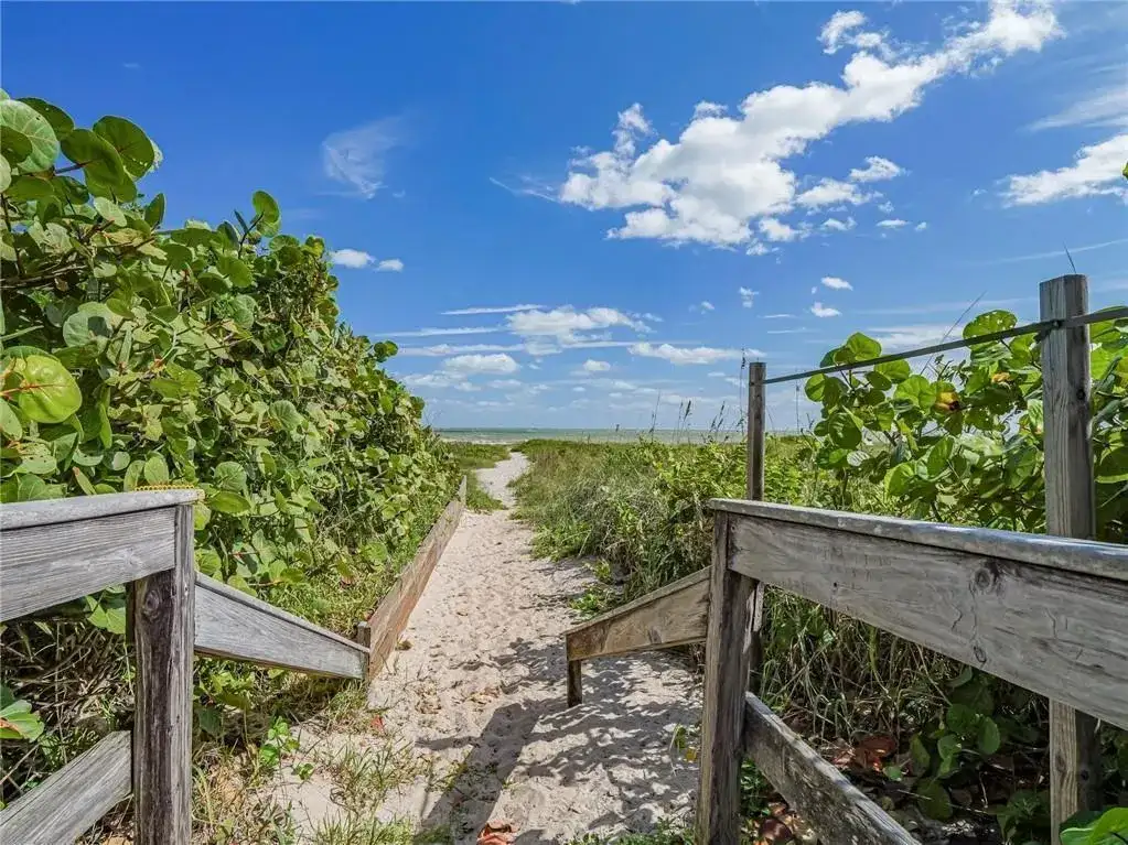 1330 Shorewinds Lane, Vero Beach FL 32963 photo 4