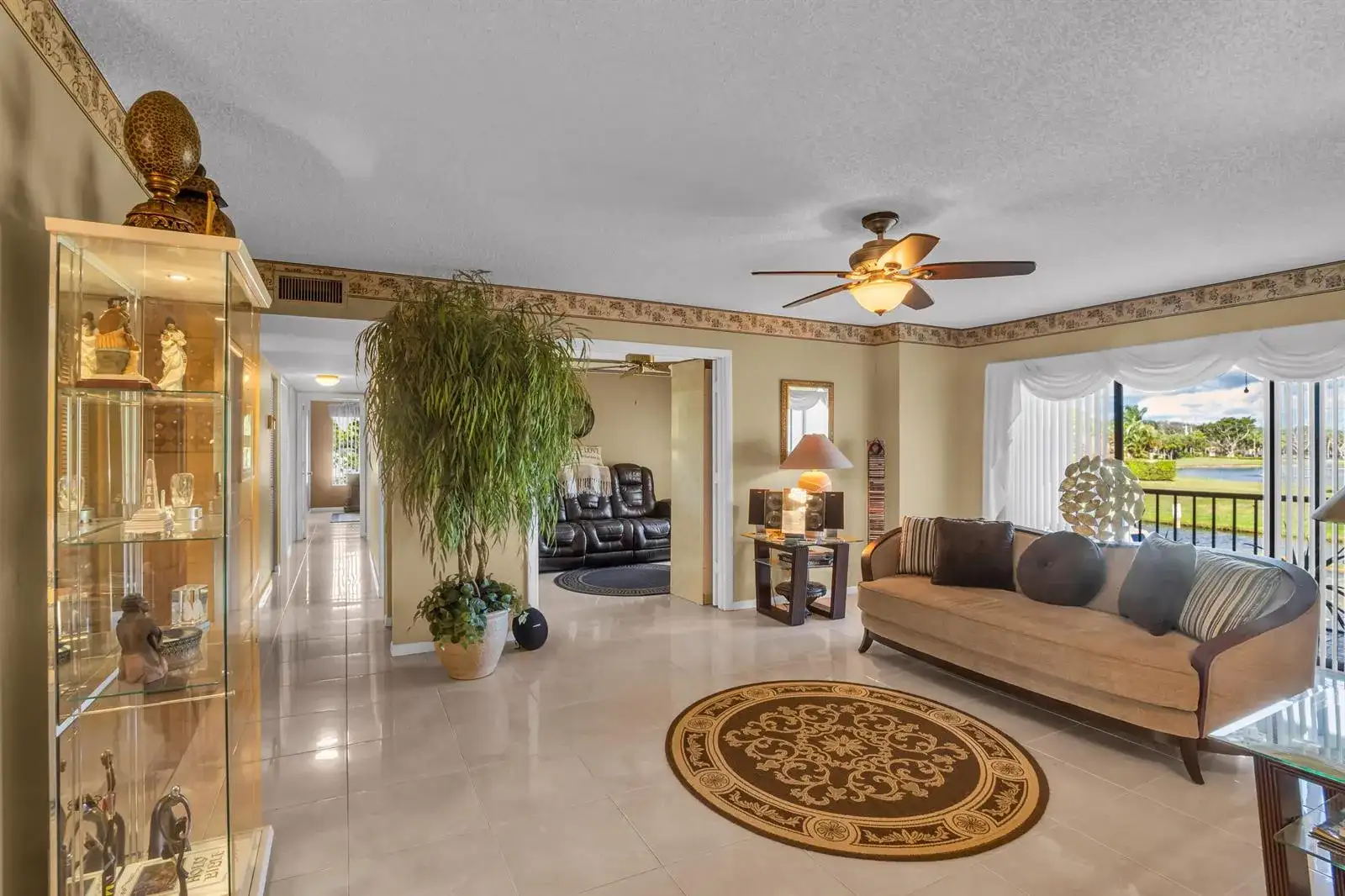 1012 Green Pine Boulevard # H2, West Palm Beach FL 33409 photo 2