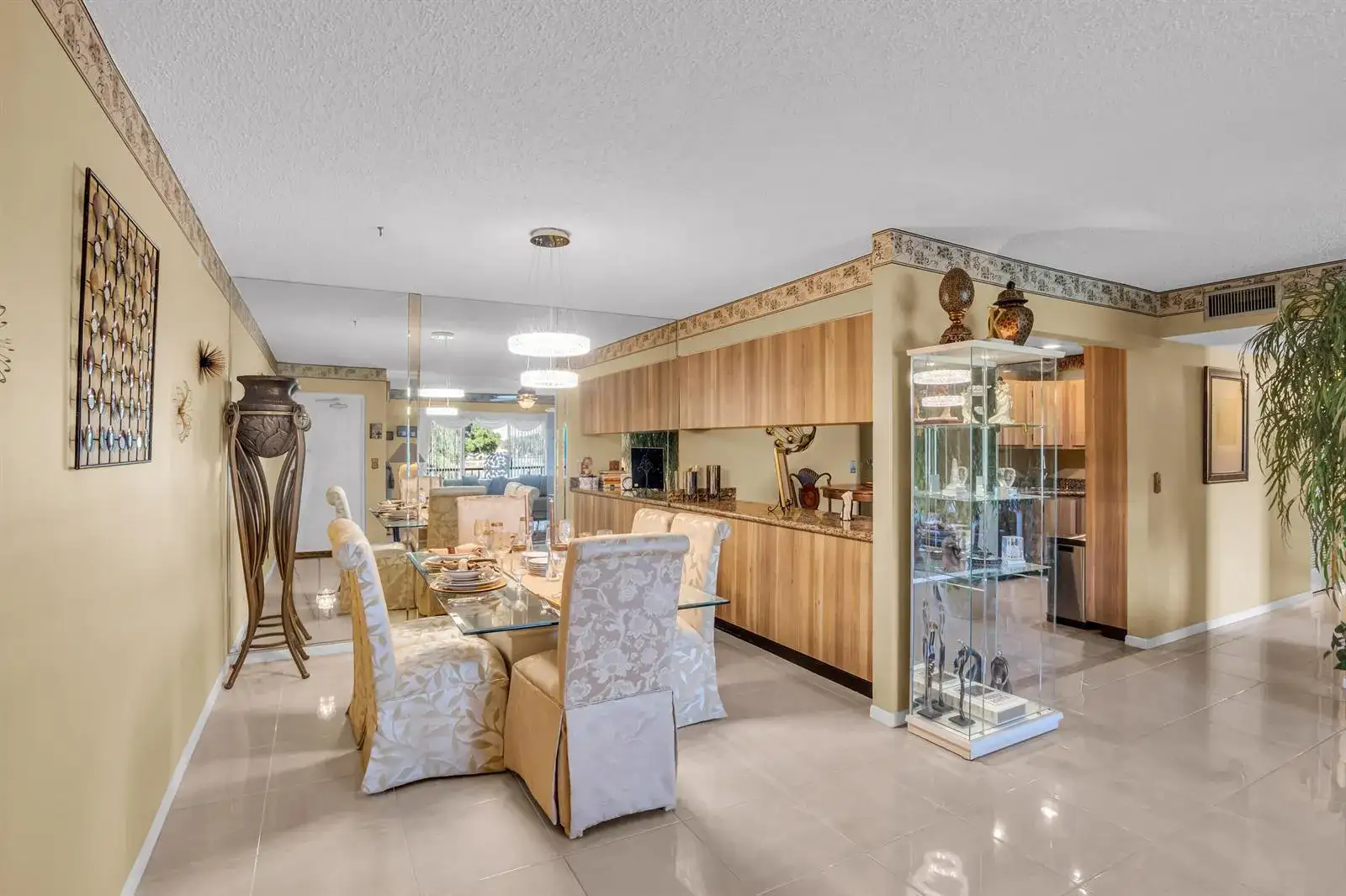 1012 Green Pine Boulevard # H2, West Palm Beach FL 33409 photo 3