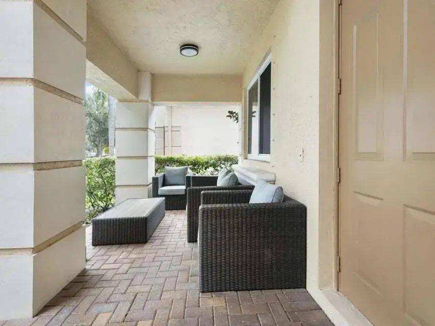 846 Gazetta Way, West Palm Beach FL 33413 photo 4